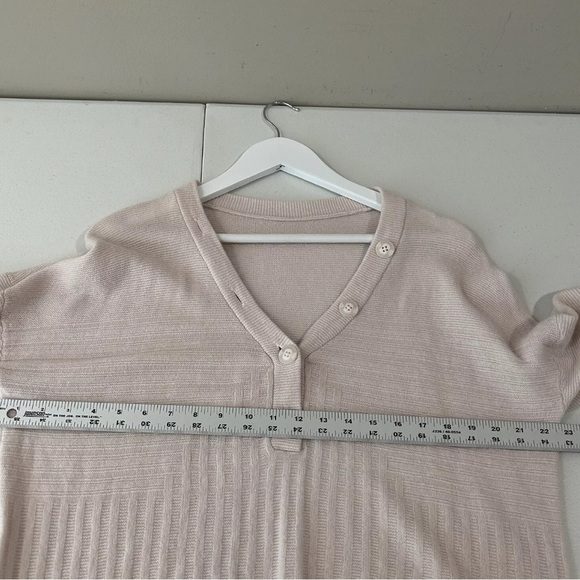 Duffy Pink 100% Cashmere Sweater Size Medium V Neck Long Sleeve Button Detail - Picture 7 of 13